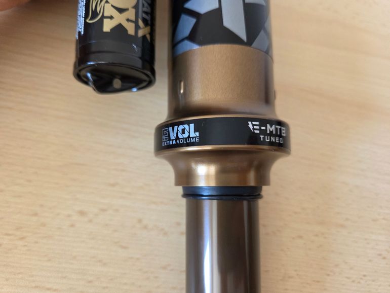 Käytetty Fox DPX2 Factory 230x60mm Kashima 2025 bike — kuva 6 / 10