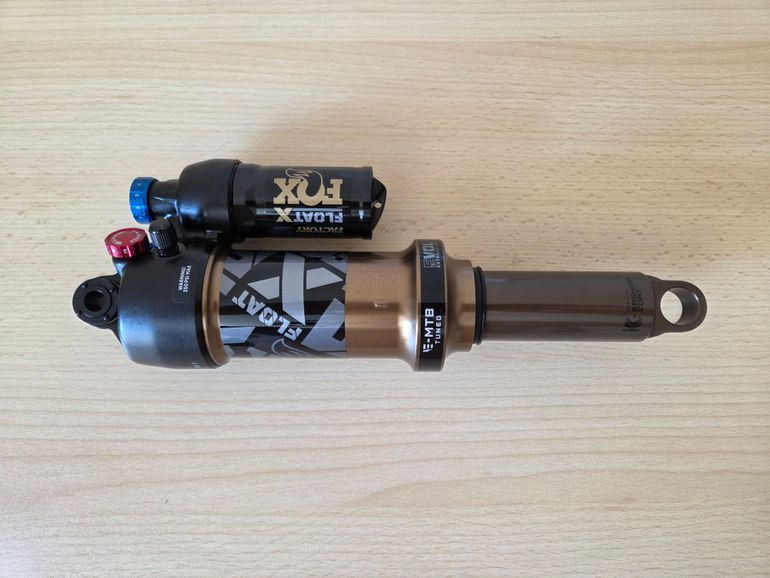 Käytetty Fox DPX2 Factory 230x60mm Kashima 2025 bike — kuva 8 / 10