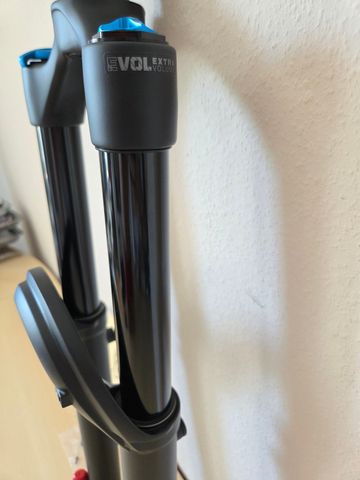 Fox Racing 38 Float Performance 180mm 3Pos Grip Fork bike usato — immagine 4 di 8