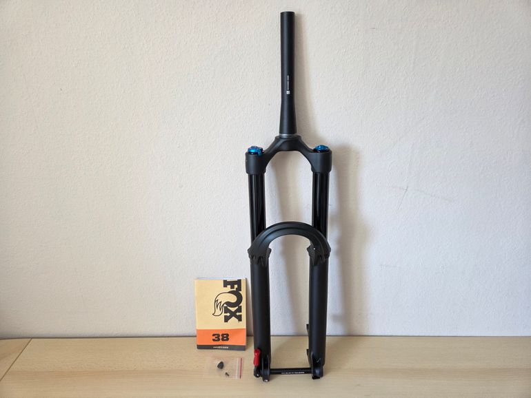 Brugt Fox Racing 38 Float Performance 180mm 3Pos Grip Fork bike — billede 1 af 8