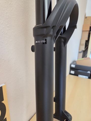 Fox Racing 38 Float Performance 180mm 3Pos Grip Fork bike usato — immagine 3 di 8