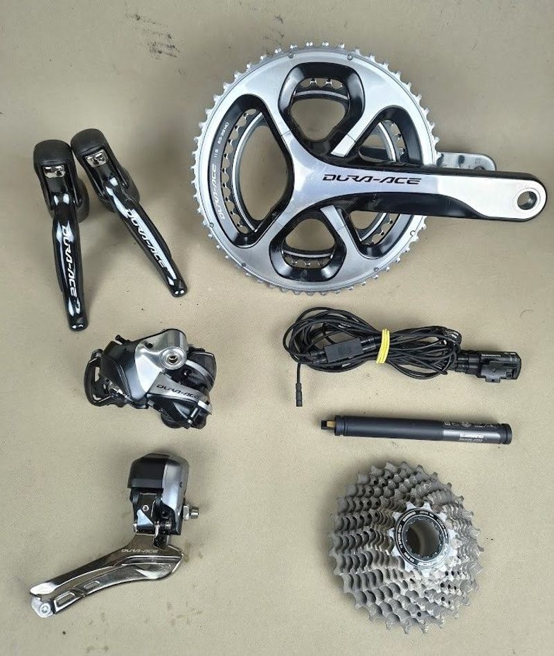 Käytetty Shimano Dura-Ace Di2 9070 Groupset Groupset
