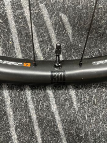 Used Giant TRX Carbon Wheelset 2025 bike — image 4 of 5