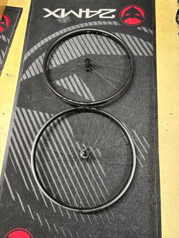 Giant TRX Carbon Wheelset 2025 bike usato — immagine 2 di 5