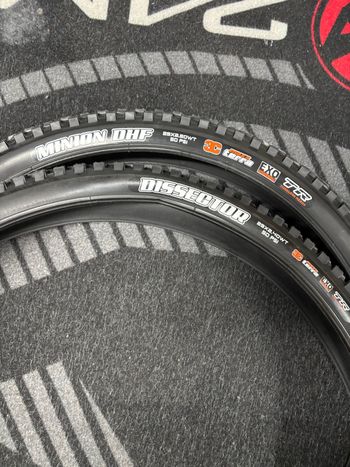Maxxis DHF & Dissector Tire Set bike d'occasion