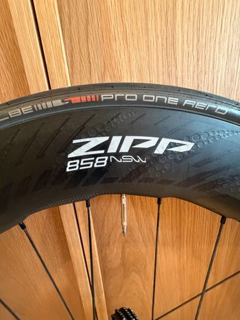Used Zipp 858 NSW Tubeless Disc-brake 2025 bike — image 4 of 6