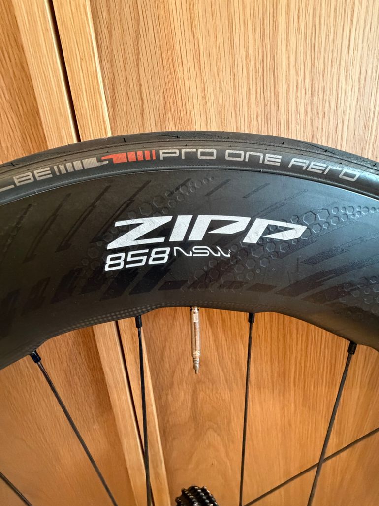 Used Zipp 858 NSW Tubeless Disc-brake 2025 bike — image 4 of 6