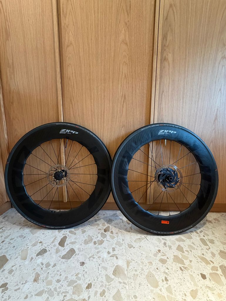 Used Zipp 858 NSW Tubeless Disc-brake 2025 bike — image 1 of 6