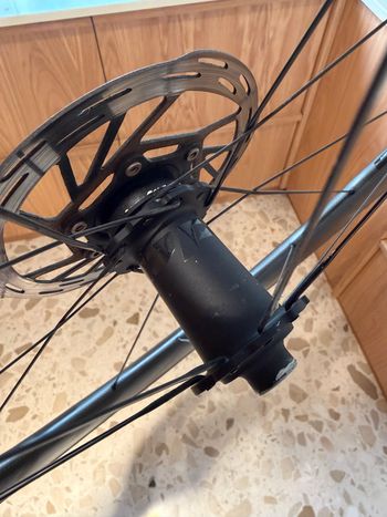 Used Zipp 858 NSW Tubeless Disc-brake 2025 bike — image 5 of 6