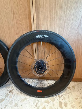 Used Zipp 858 NSW Tubeless Disc-brake 2025 bike — image 2 of 6