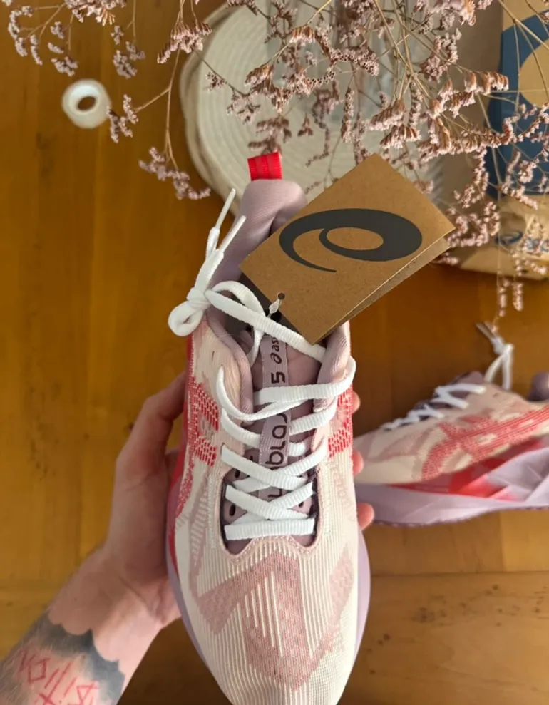 Brugt Asics Novablast 5 bike — billede 3 af 10