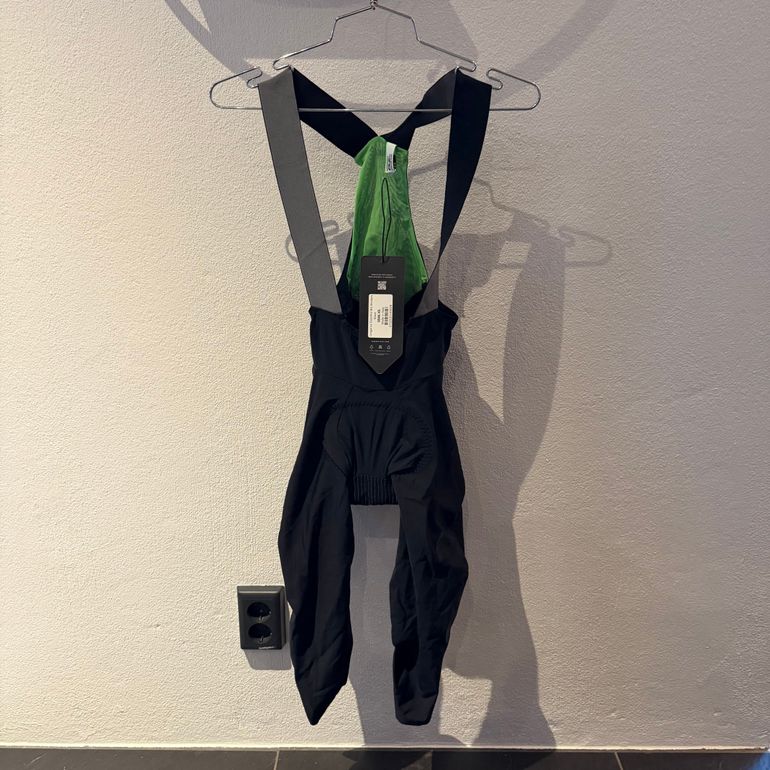 Used Q36.5 Gregarious Essential Bib Knickers XS// NEW!! 50% OFF!! 2025 bike — image 1 of 2