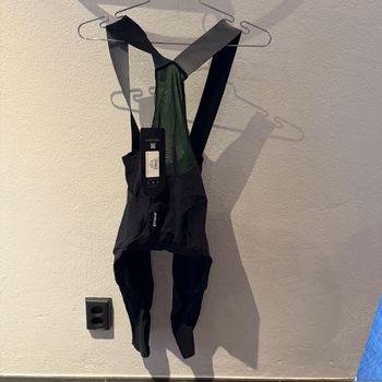 Used Q36.5 Gregarious Essential Bib Knickers XS// NEW!! 50% OFF!! 2025 bike — image 2 of 2