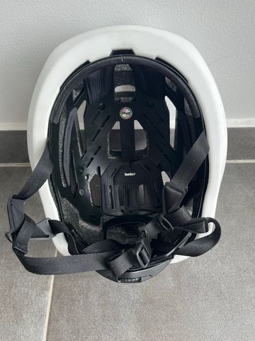 Używany Oakley ARO3 MIPS Helmet bike — zdjęcie 5 z 5