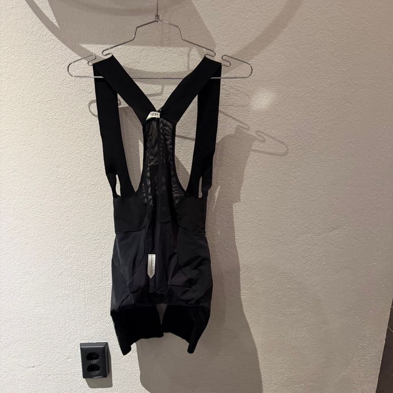 Used Q36.5 Gregarious Pro Bib Shorts Women Ultra Black M// NEW!! 50% OFF!! 2025 bike — image 2 of 2
