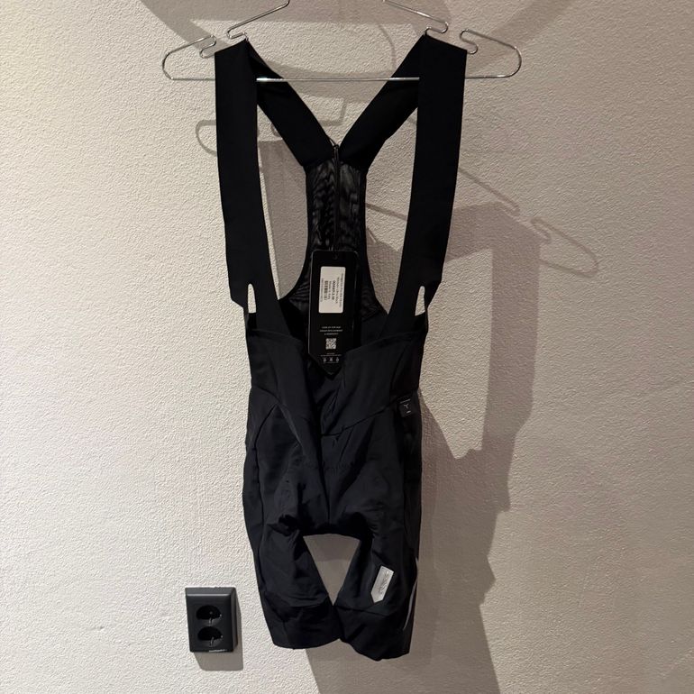 Used Q36.5 Gregarious Pro Bib Shorts Women Ultra Black M// NEW!! 50% OFF!! 2025 bike — image 1 of 2
