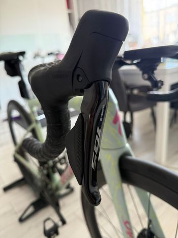 Used Shimano 105 Di2 Groupset bike — image 7 of 8