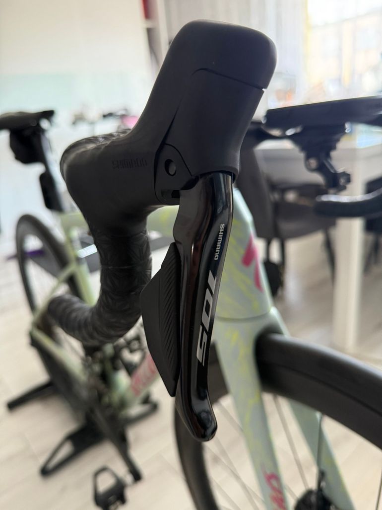 Used Shimano 105 Di2 Groupset bike — image 7 of 8
