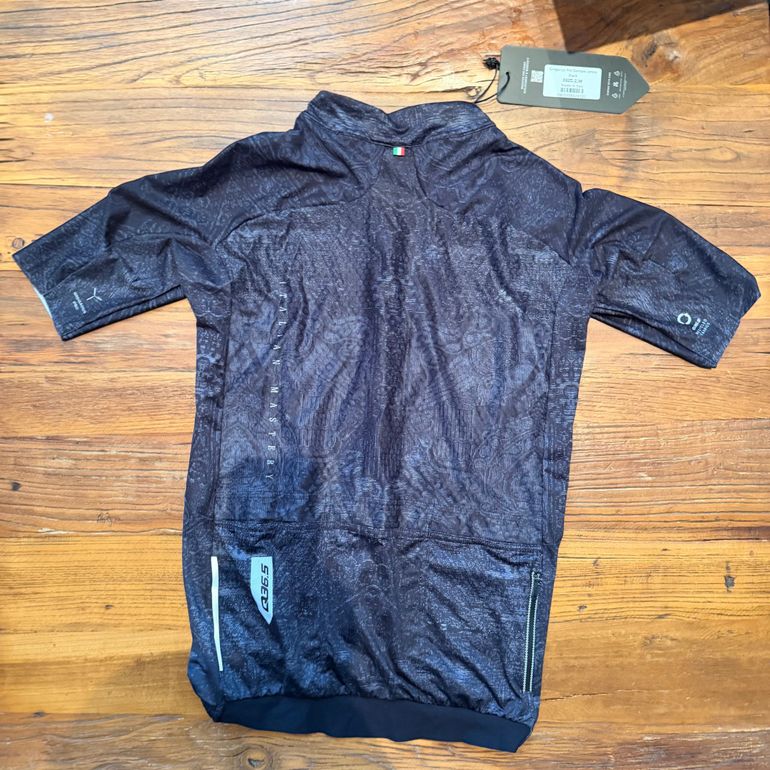 Used Q36.5 Gregarious Pro Damask Jersey Black M//NEW!! 50% OFF!! 2025 bike — image 1 of 2