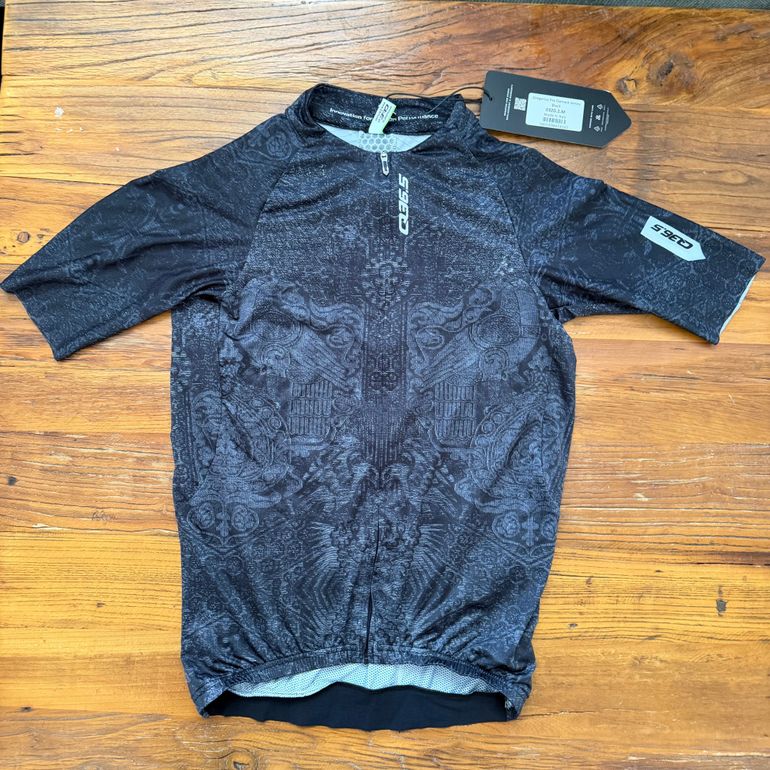 Used Q36.5 Gregarious Pro Damask Jersey Black M//NEW!! 50% OFF!! 2025 bike — image 2 of 2