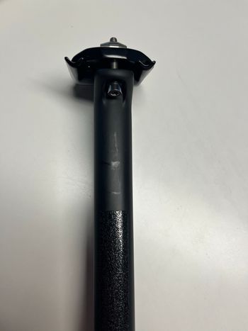 Použité Focus IZALCO MAX G4 Aero Carbon Sattelstütze 350mm 0mm Offset 2025 bike — obrázek 6 z 8