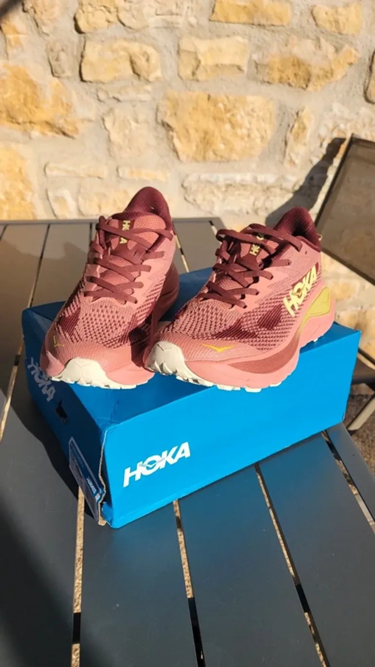 Used Hoka Challenger 8 bike — image 2 of 5