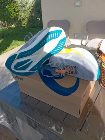 Asics Novablast bike d'occasion — image 5 sur 6