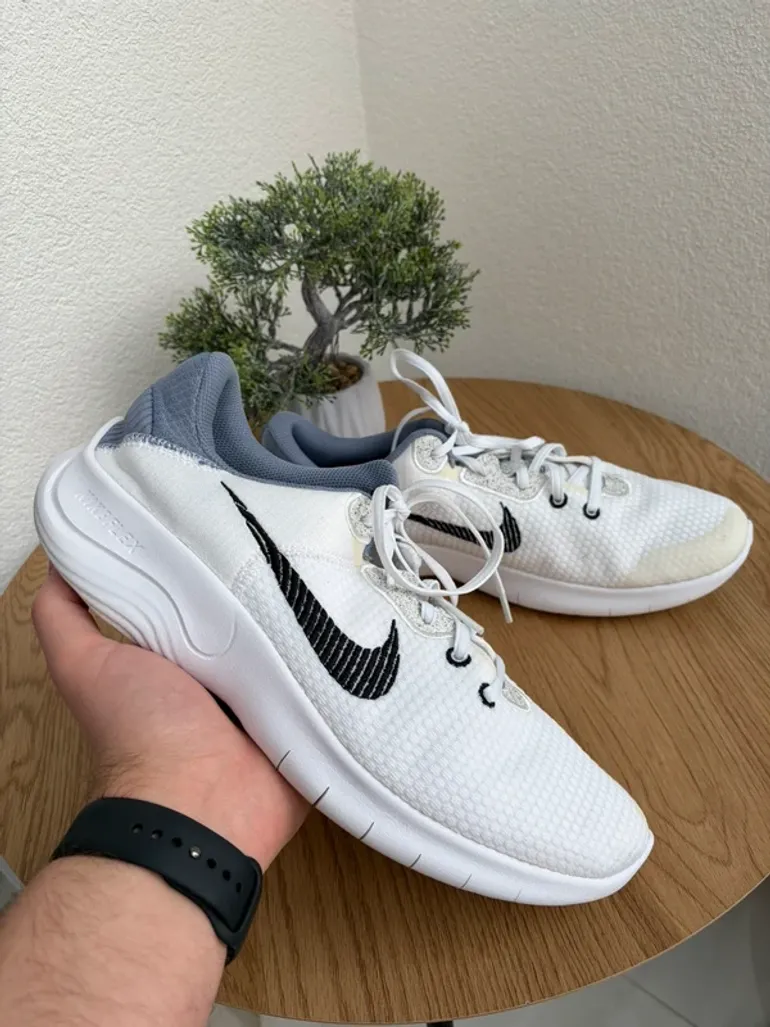 White Nike shoes bike d'occasion — image 2 sur 6