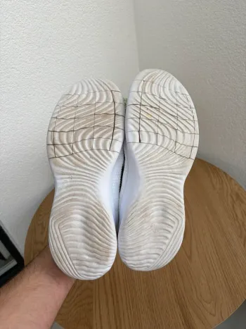 White Nike shoes bike d'occasion — image 5 sur 6