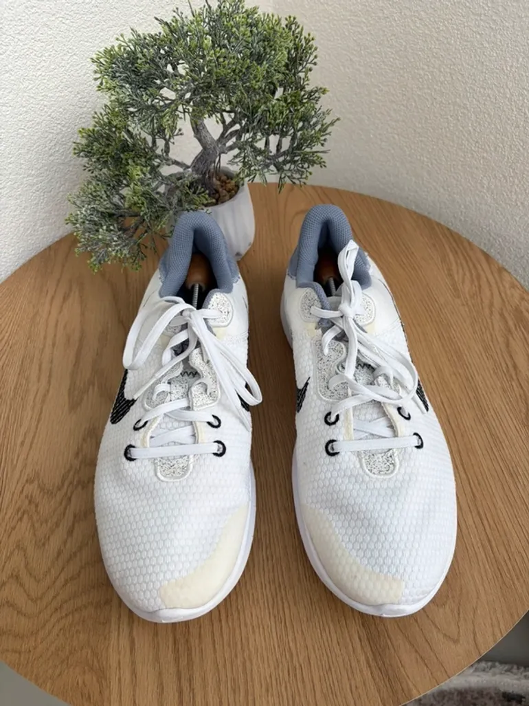 White Nike shoes bike d'occasion — image 3 sur 6