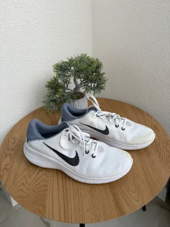 White Nike shoes bike d'occasion