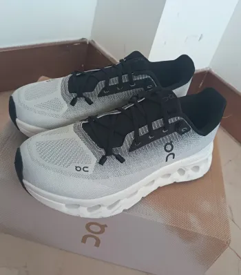 Käytetty On Running Shoes bike