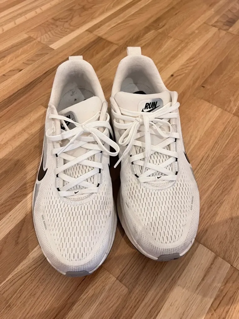 Nike Vomero 18 bike d'occasion — image 2 sur 6