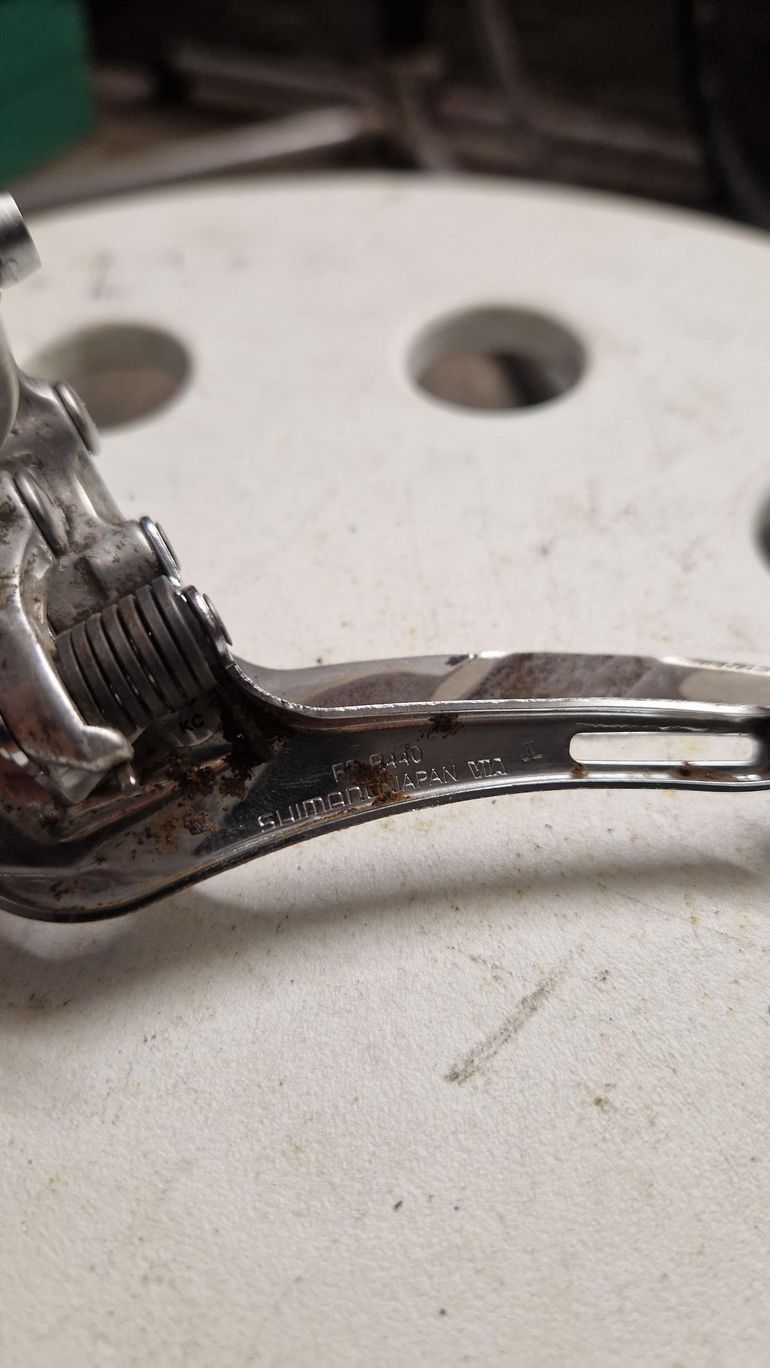 Käytetty Shimano FD-R440 2x9 31.8 mm Front Derailleur bike — kuva 2 / 3