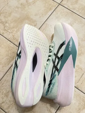 Asics FF Turbo bike d'occasion — image 4 sur 4