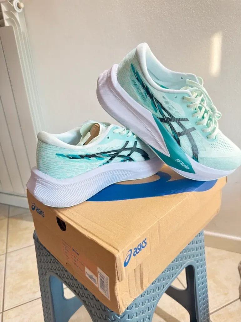 Asics FF Turbo bike d'occasion — image 1 sur 4