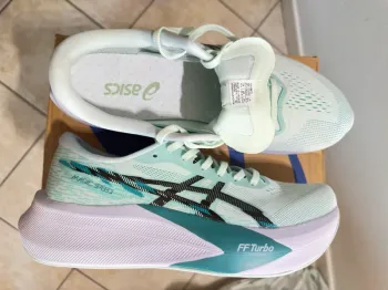 Asics FF Turbo bike d'occasion — image 2 sur 4