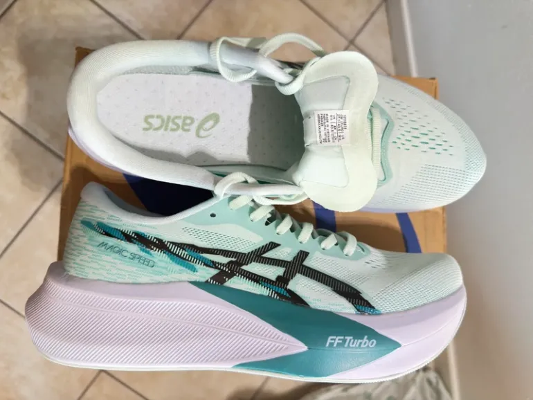 Asics FF Turbo bike d'occasion — image 2 sur 4