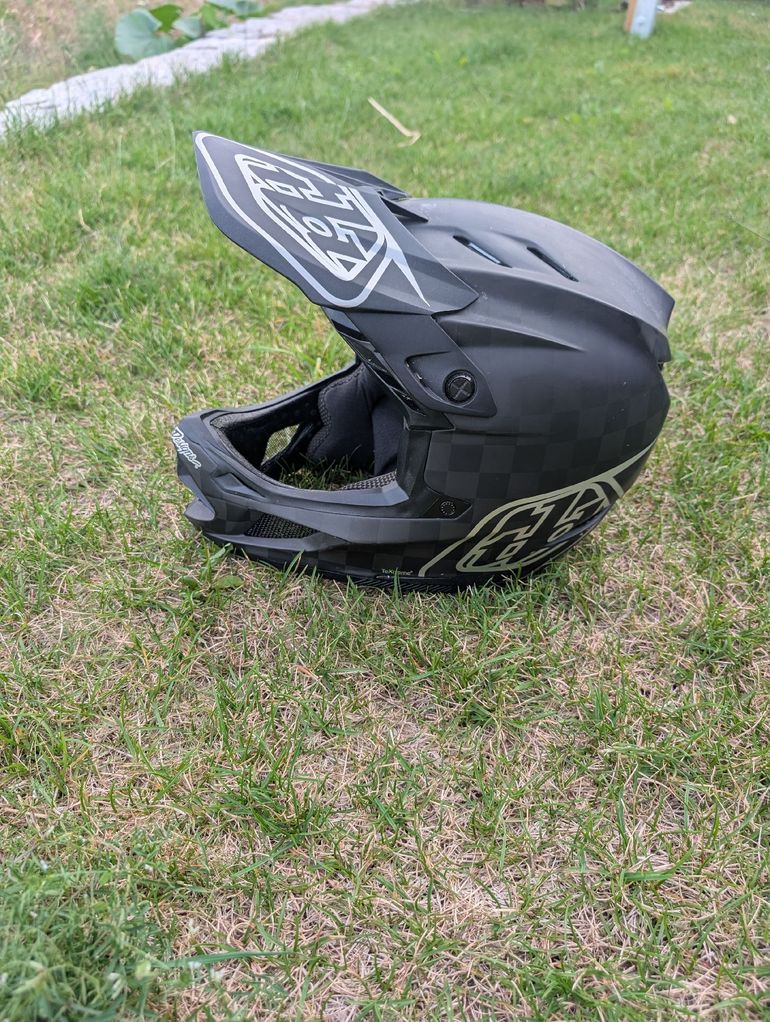 Gebrauchtes Troy Lee Designs D4 Carbon Helmet bike — Bild 1 von 3