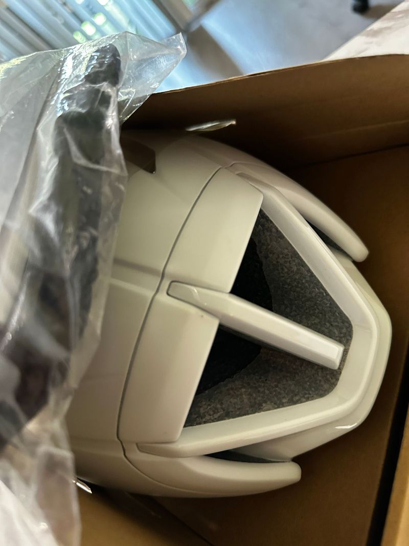 Used Specialized Evade 3 Helmet 2025 bike — image 2 of 5