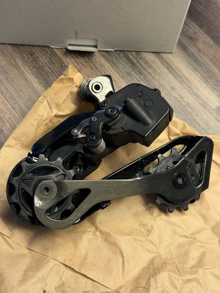 Used Shimano RD-R9250 12-speed 2025 bike — image 5 of 6
