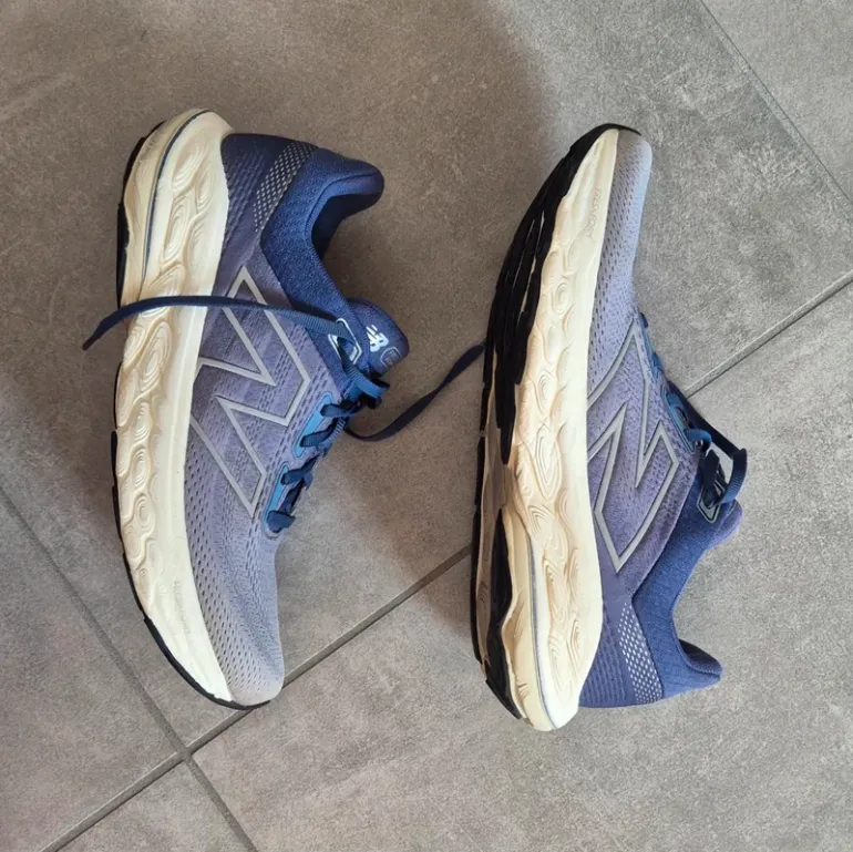 Tweedehands New Balance 860 v14 bike — afbeelding 2 van 5
