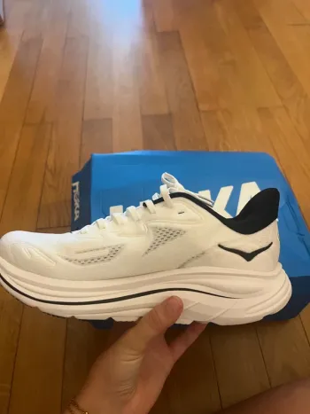Hoka Clifton 40 bike usato — immagine 6 di 8