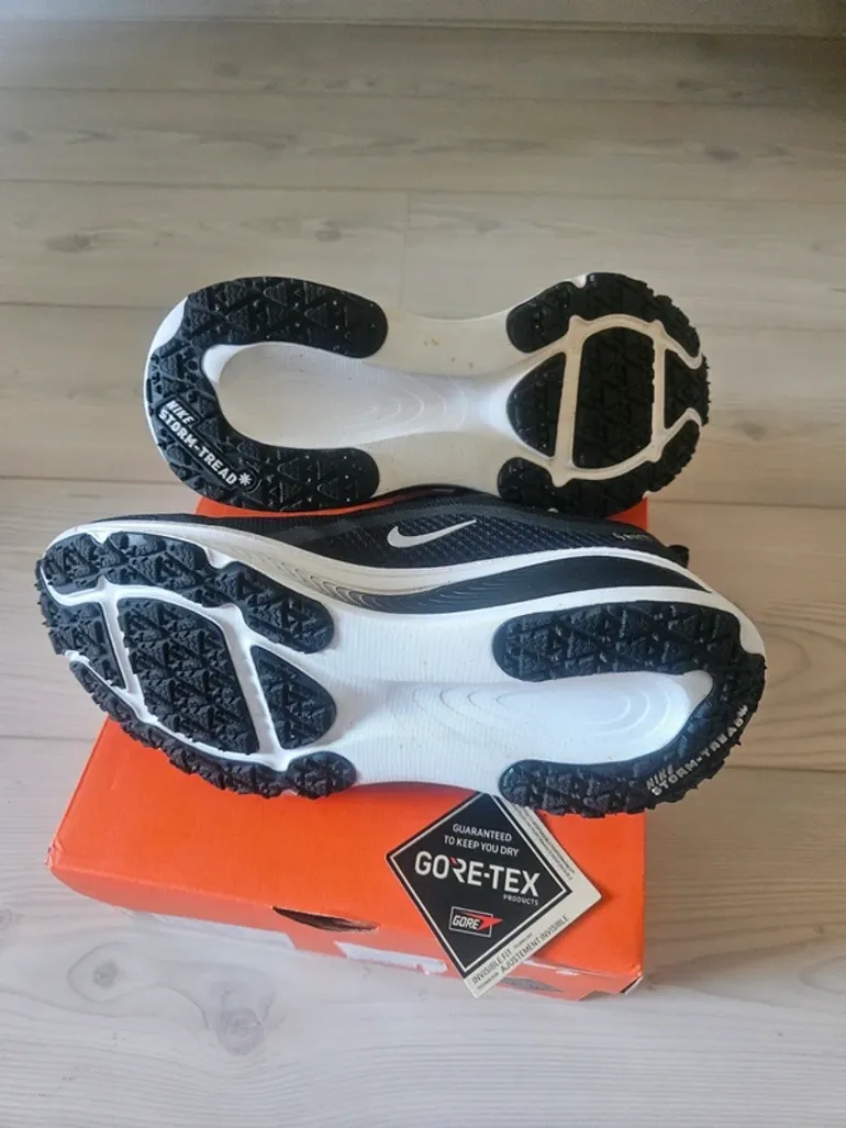 Nike Vomero 18 GTX bike d'occasion — image 4 sur 7