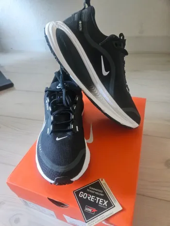 Nike Vomero 18 GTX bike d'occasion — image 2 sur 7