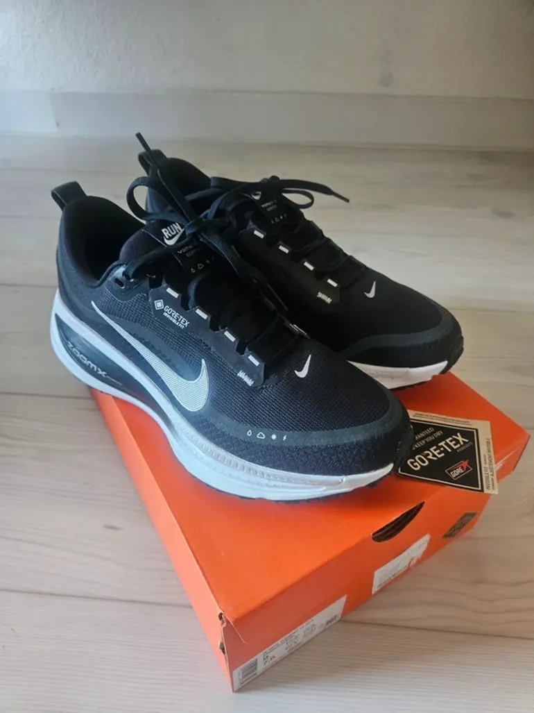 Nike Vomero 18 GTX bike d'occasion — image 1 sur 7