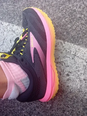 Brooks Scarpe da corsa bike usato — immagine 3 di 3