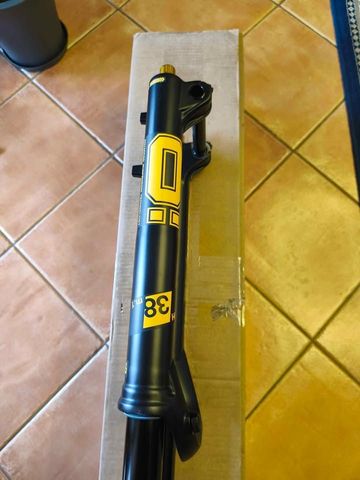 Used Öhlins DH38 Front Fork 2025 bike — image 5 of 6