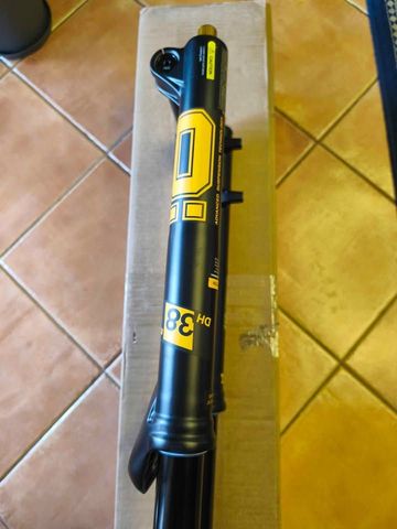 Used Öhlins DH38 Front Fork 2025 bike — image 4 of 6