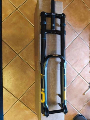 Used Öhlins DH38 Front Fork 2025 bike — image 6 of 6